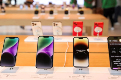 Apple Airlifts 1.5 Million iPhones from India to U.S. to Sidestep Tariffs